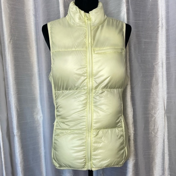 Fabletics Women’s Medium Stretch Neon Yellow Green Zip Up Puffer Vest - Picture 1 of 9